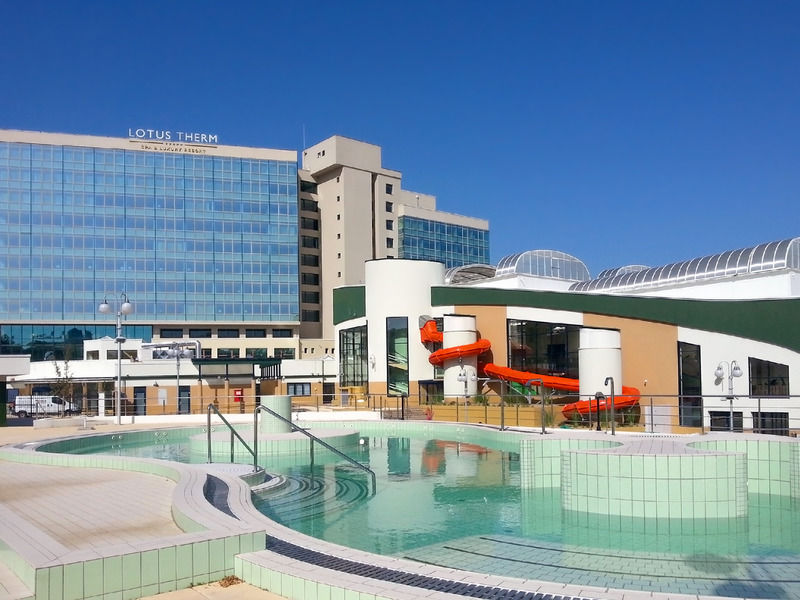 Lotus Therm Spa&Luxury Resort Băile Felix Eksteriør billede The swimming pool at the Royal Adelaide Hospital