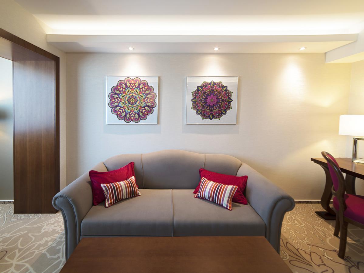 Lotus Therm Spa&Luxury Resort Băile Felix Eksteriør billede Mandala paintings in a hotel suite